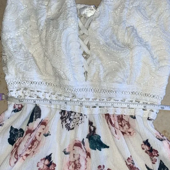 *SOLD ON OTHER SITE* Streetwear Society Floral Romper Size Medium - Picture 7 of 12